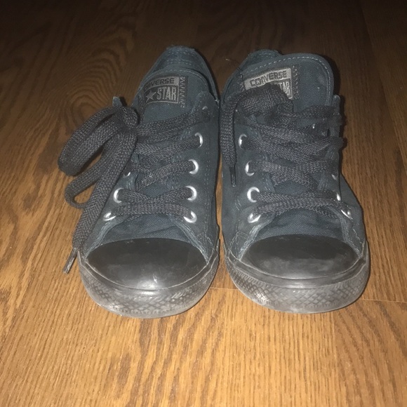 Converse shoes - Picture 2 of 3